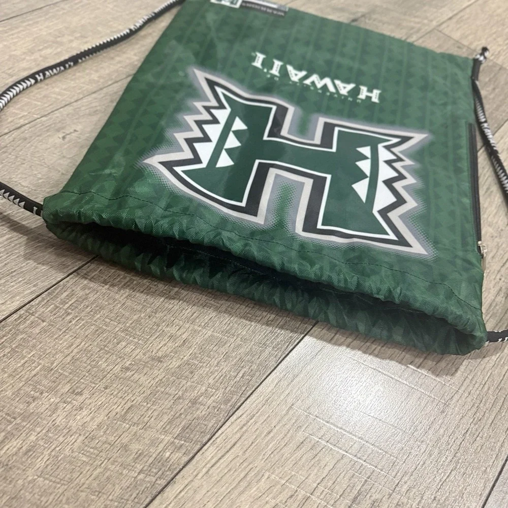 University of Hawaii Warriors Athletics Drawstring Backpack Bag Green Zip Pocket